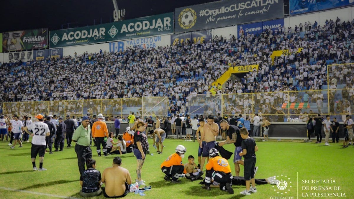 Tragégia em estádio de El Salvador causou ao morte de 12 pessoas