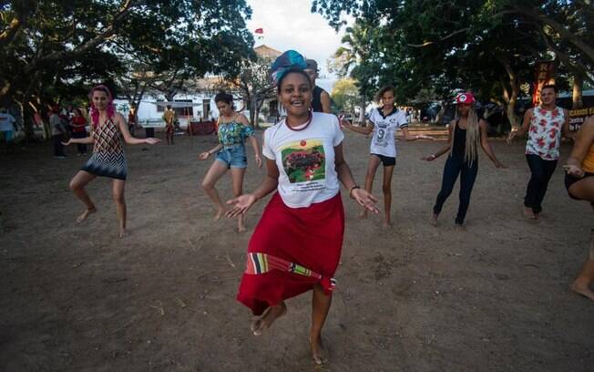 Oficina de danças africanas no Acampamento da Resistência do MST no interior de Pernambuco, contra o despejo.