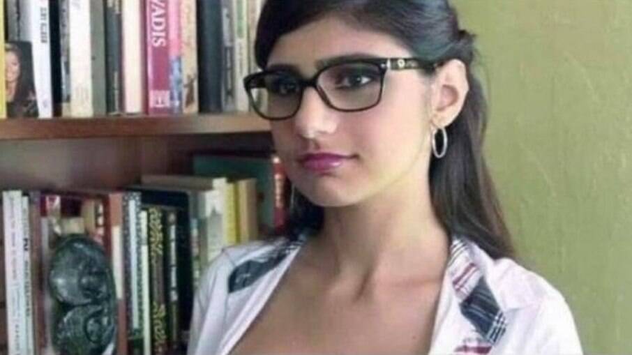 Mia Khalifa comenta política no Brasil Mia Khalifa comenta política no Brasil