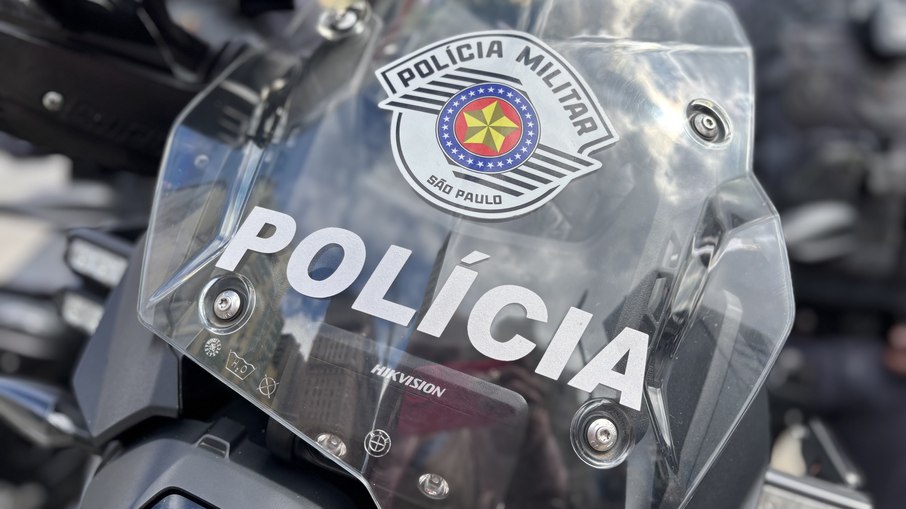 Moto da PMESP com a câmera do programa Smart Sampa