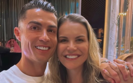 Katia Aveiro posa com Cristiano Ronaldo e causa furor em famosos