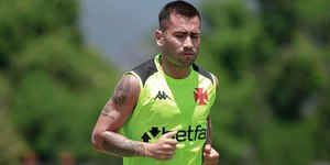 Jogador chileno afirma ter sido extorquido e ameaçado no Vasco