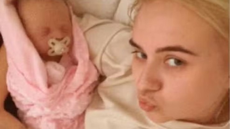 Jovem que fingiu gravidez com boneca reborn pede desculpas