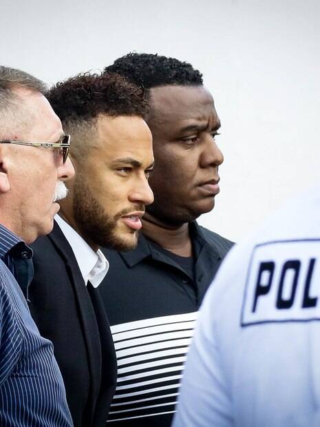 Neymar e seguranças