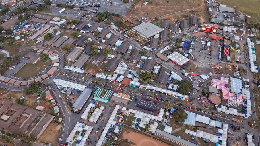 400 mil m² de área comportam a cidade dedicada ao rock,  motociclismo, turismo e à cultura