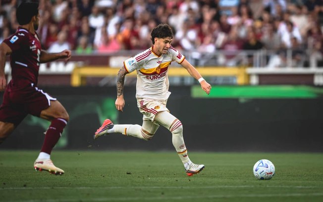 Jogadores da Roma comemoram um dos gols da vitória sobre o Torino Jogadores da Roma comemoram um dos gols da vitória sobre o Torino