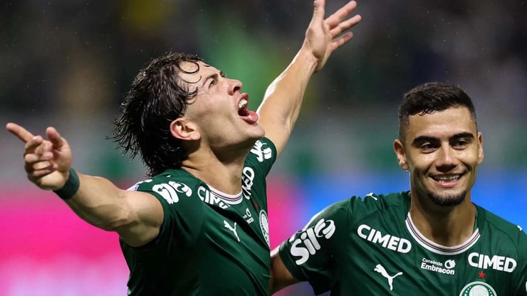 Palmeiras%20d%C3%A1%20show%2C%20goleia%20o%20Corinthians%20e%20segue%20na%20ca%C3%A7a%20ao%20l%C3%ADder