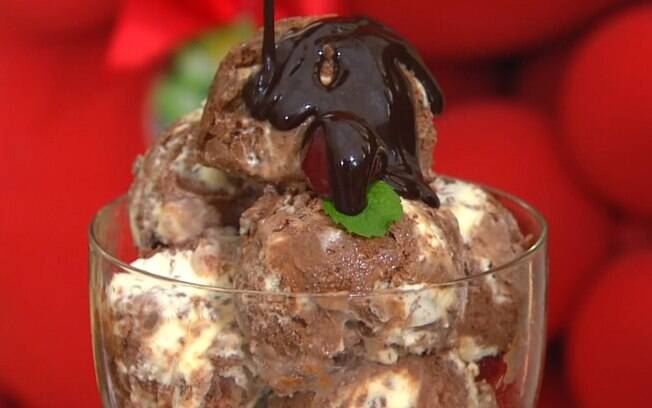 Semifredo de Chocolate é uma sobremesa gelada de origem italiana
