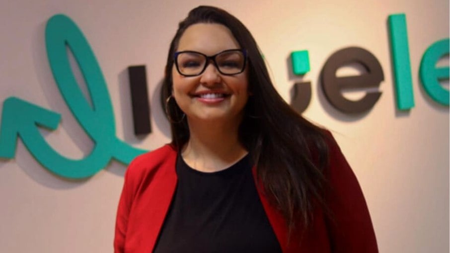 Suellen Romero, CEO da Ligue Lead, fundou a startup durante a pândemia, após receber uma ligação médica 