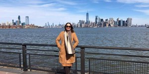 Mãe se aventura em viagens pelo mundo após os 50 anos: "É uma terapia"