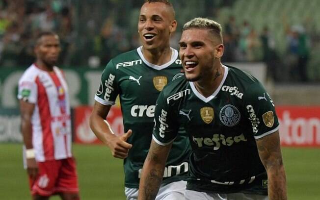 Com quatro de 'Navagol', Palmeiras vira o placar e goleia o Independiente Petrolero por 8 a 1