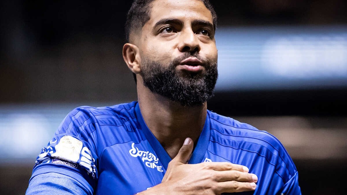 Cruzeiro perde zagueiro João Marcelo pelo restante do Campeonato Brasileiro