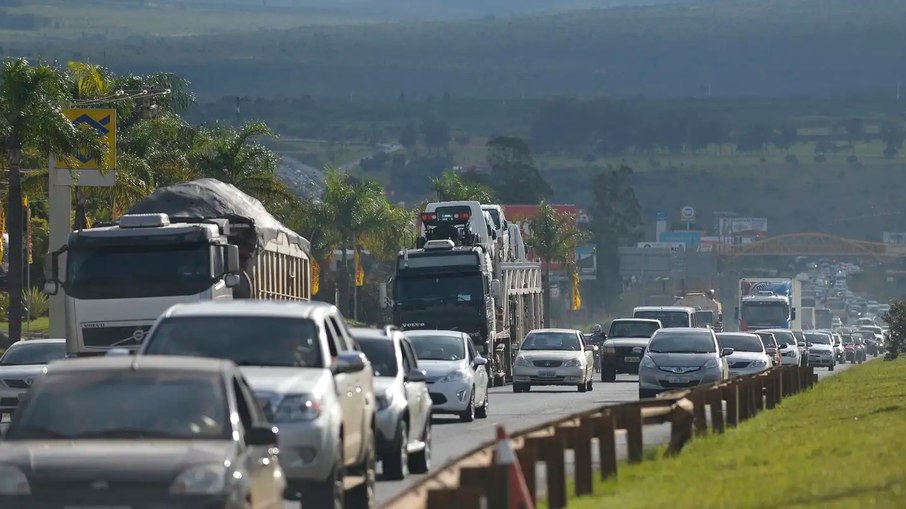 Rodovia congestionada Rodovia congestionada