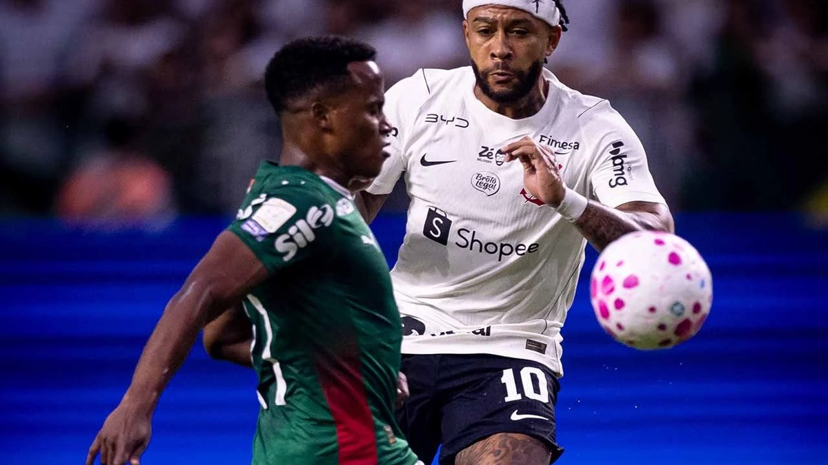 Depay está suspenso e desfalca Corinthians contra o Vitória