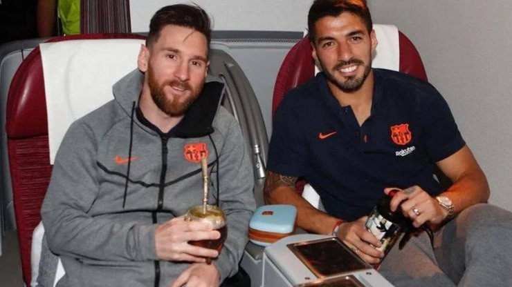Messi%20e%20Su%C3%A1rez%20se%20juntam%20como%20s%C3%B3cios%20de%20time%20sul-americano