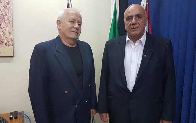 Ivan Antipov (à esquerda) entrou com recurso para barrar reunião extraordinária