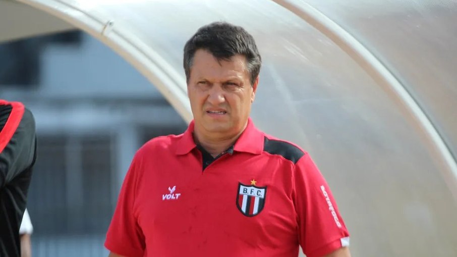 Adilson Batista deixou o comando do Botafogo-SP em junho do ano passado