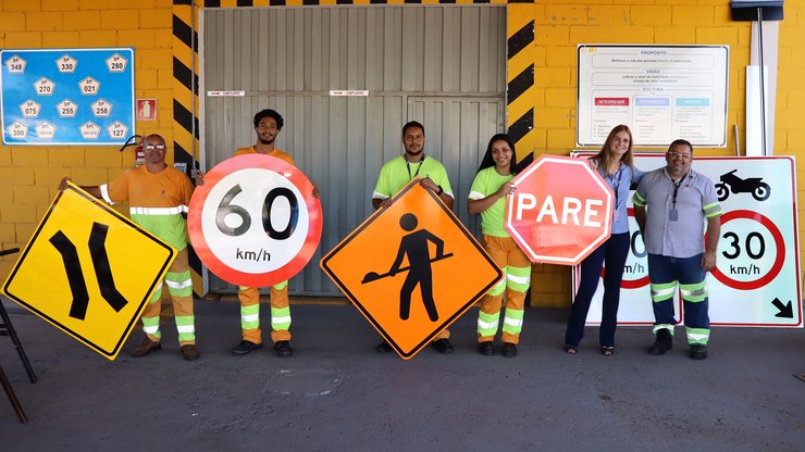 A indústria invisível que guia milhões nas rodovias