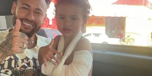 Filha de Neymar Jr. se machuca e surge com braço enfaixado