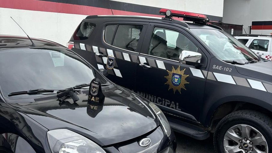 Bandidos fazem família de refém Bandidos fazem família de refém