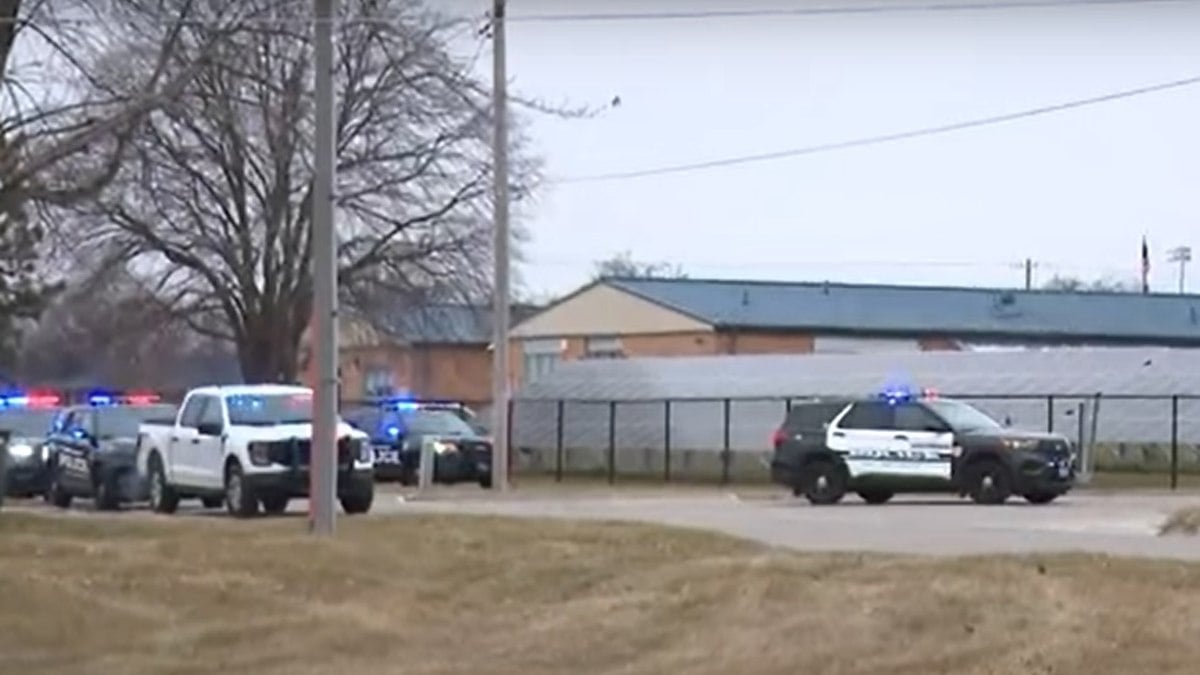 Tiros perto de escola no Iowa