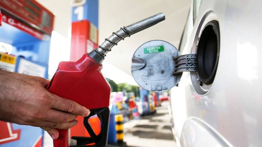 Valor da gasolina no Brasil chega a 16% a mais que outros países