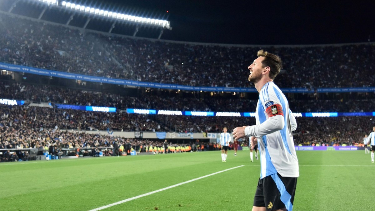 Messi pela Argentina no Monumental Messi pela Argentina no Monumental