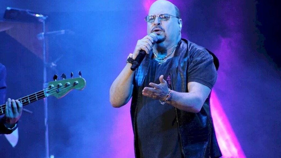 Paulinho, vocalista do Roupa Nova, morre aos 68 anos, vtima do coronavrus Paulinho, vocalista do Roupa Nova, morre aos 68 anos, vtima do coronavrus