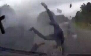 Ultrapassagem proibida causa acidente gravíssimo; assista ao vídeo