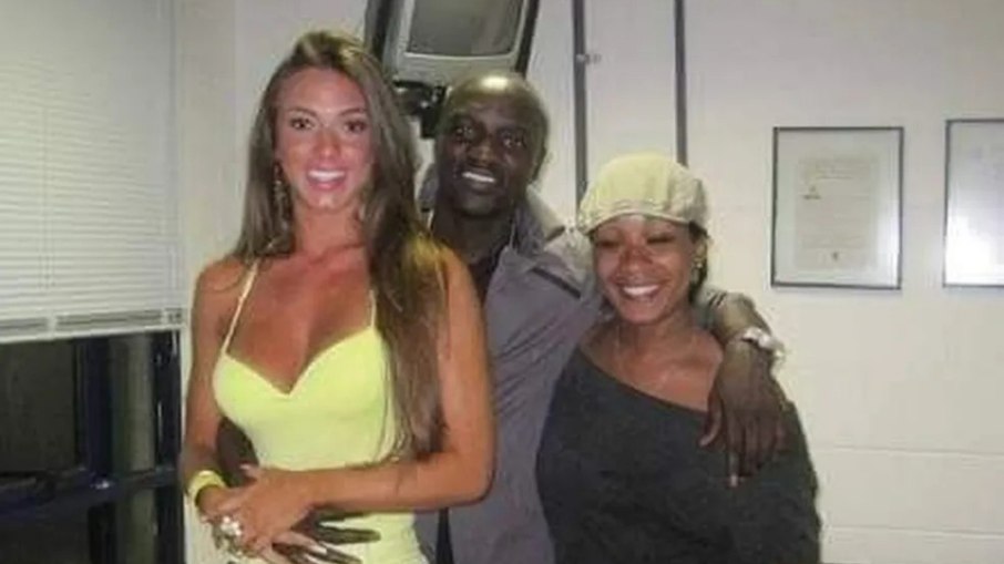 Akon e Nicole ficaram juntos por alguns meses