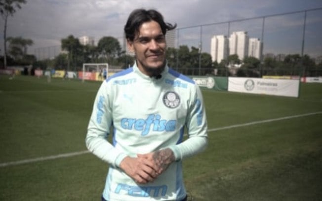 Gómez celebra retorno ao Palmeiras e projeta sequência de jogos: 'Agora minha cabeça está aqui'