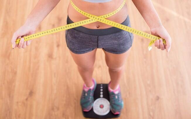 Como emagrecer com saúde é uma dúvida bem comum, assim como quantos quilos é possível perder por mês de forma saudável