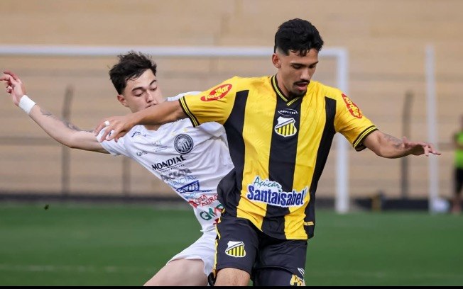 Atacante Lucca, ex-Corinthians, que marcou 2 gols sobre o Operário Atacante Lucca, ex-Corinthians, que marcou 2 gols sobre o Operário