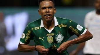 Palmeiras%20x%20S%C3%A3o%20Paulo%3A%20Est%C3%AAv%C3%A3o%20nunca%20marcou%20em%20cl%C3%A1ssicos