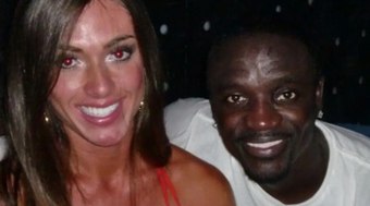 Akon recorda namoro com Nicole Bahls e fala de poligamia