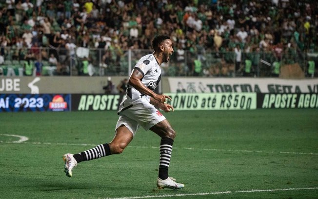 Jair comemora gol no apagar das luzes pelo Vasco, que sai da zona de rebaixamento no Brasileiro Jair comemora gol no apagar das luzes pelo Vasco, que sai da zona de rebaixamento no Brasileiro