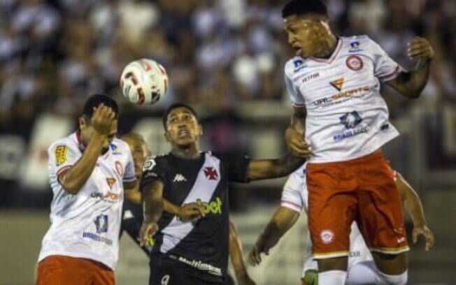 Vasco empata com Tombense e perde chance de entrar no G4 da Série B Vasco empata com Tombense e perde chance de entrar no G4 da Série B