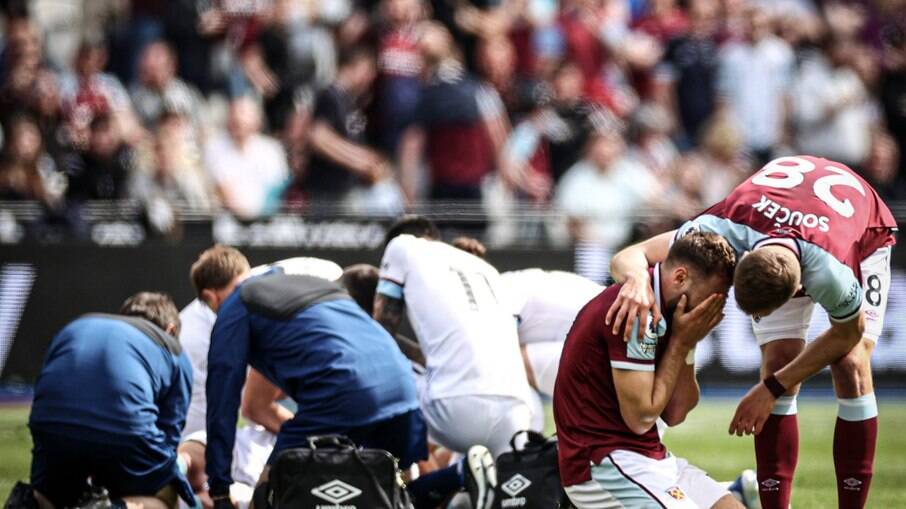 West Ham x Burnley é marcado por lesão grave de jogador West Ham x Burnley é marcado por lesão grave de jogador