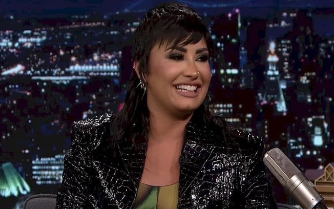 Demi Lovato afirma que gravou novo álbum “limpa e sóbria”