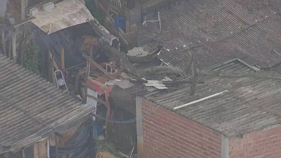 Homem morreu após chuva derrubar árvore em Santo Andre, na Grande São Paulo