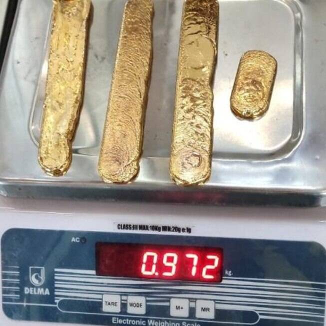 Quase um quilo de ouro estava sendo escondido nas nádegas de um indiano que não queria pagar 18% de imposto