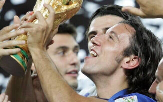 Cristian Zaccardo foi campeão mundial com a Itália em 2006 e agora busca emprego em rede social