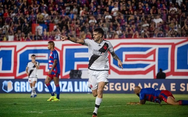 Vegetti emplacou boa sequência no Vasco: quatro gols em três jogos - Foto: Leandro Amorim/Vasco