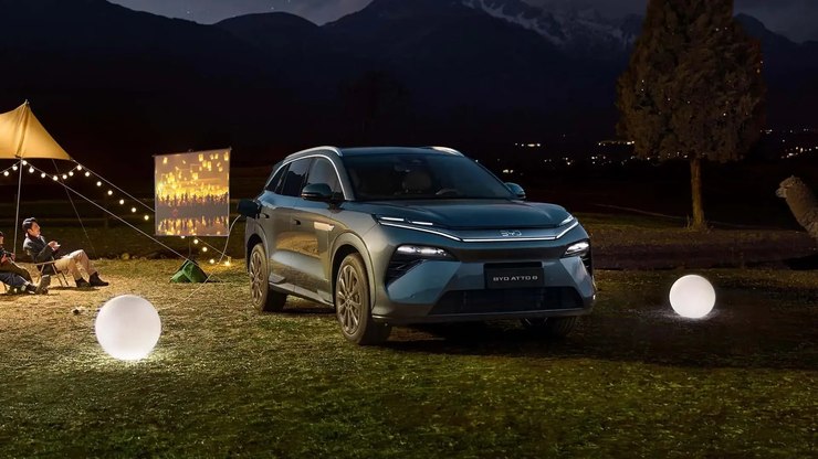 BYD Atto 8 é apresentado no Salão do Automóvel e chega em 2026