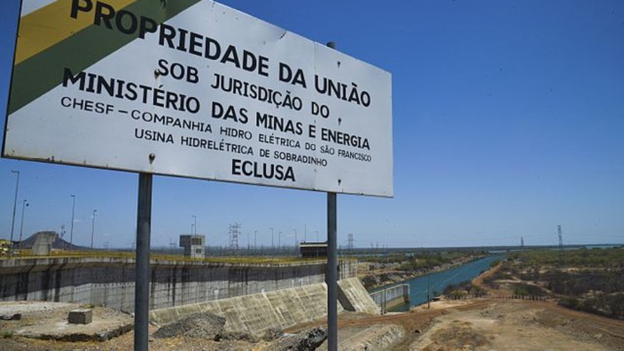 Com a falta de chuva na nascente do Rio São Francisco, o reservatório de Sobradinho viveu a maior seca de sua história em 2015