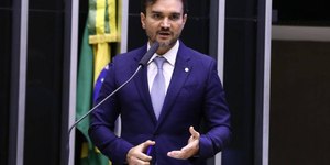 Celso Sabino obedece União Brasil e deixa Ministério do Turismo