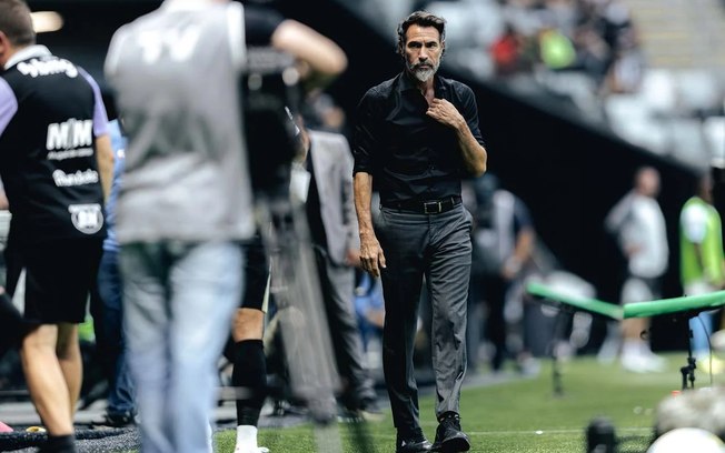 Domínguez mostrou preocupação com reforços para a defesa do Galo