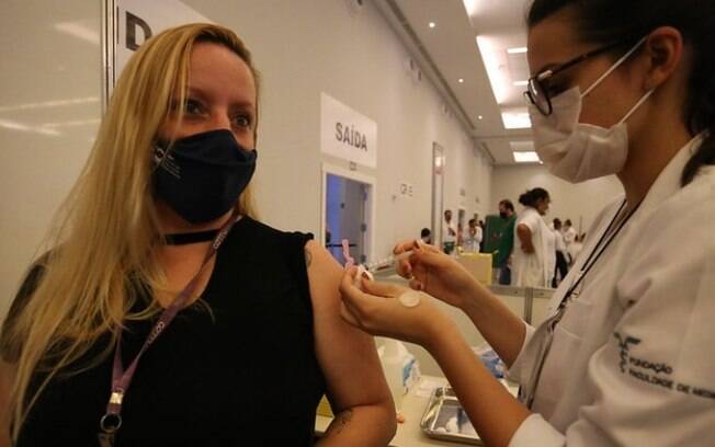 Campinas abre cadastro para vacinação de profissionais da educação