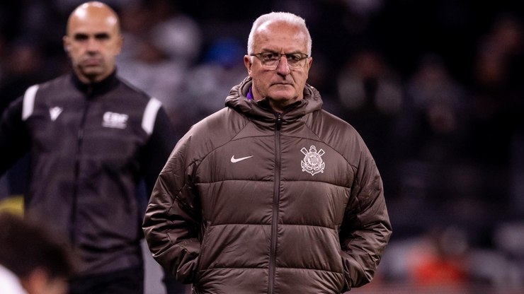 Dorival exalta equipe, mas freia empolgação: "Apenas a metade"