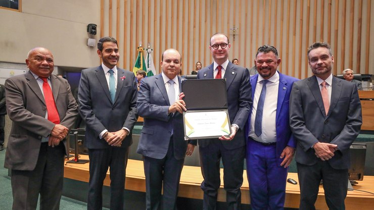 Ministro Cristiano Zanin, do STF, recebe título de Cidadão Honorário de Brasília